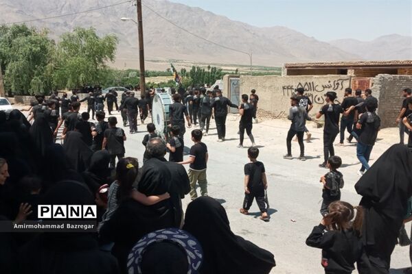 مراسم عزاداری و زنجیر‌زنی روز عاشورا در بوانات