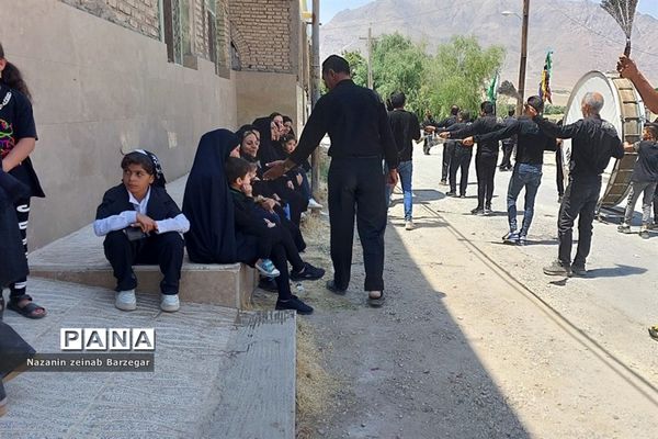 مراسم عزاداری و زنجیر‌زنی روز عاشورا در بوانات