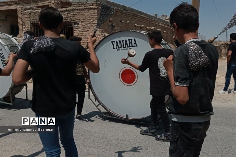 مراسم عزاداری و زنجیر‌زنی روز عاشورا در بوانات