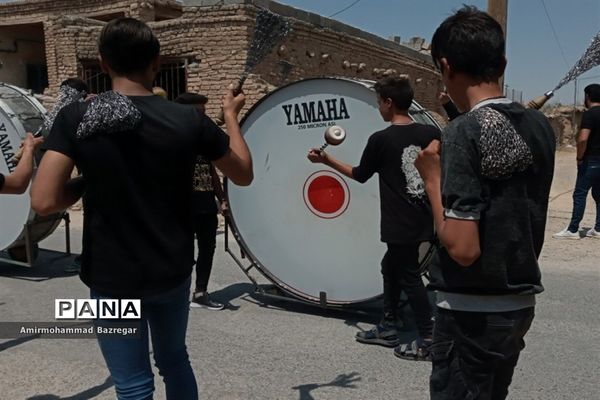 مراسم عزاداری و زنجیر‌زنی روز عاشورا در بوانات