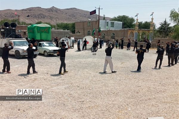 مراسم عزاداری و زنجیر‌زنی روز عاشورا در بوانات