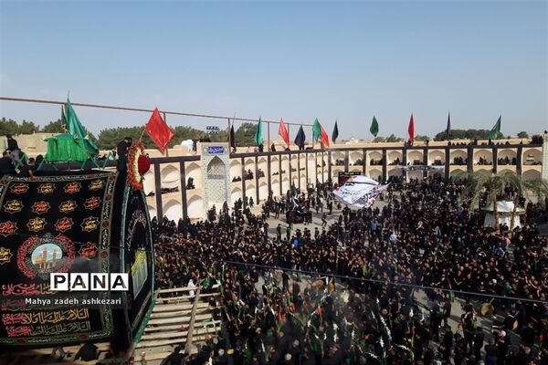 ‌عزاداری و نخل‌برداری مردم حسینی اشکذر در روز عاشورا