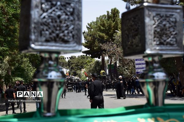 سنت عَلَم‌کشی به یاد علمدار دشت نینوا در تربت حیدریه