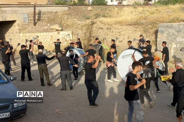 عزاداری روز عاشورا در شهرستان شازند