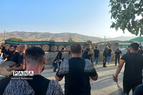 عزاداری روز عاشورا در شهرستان شازند