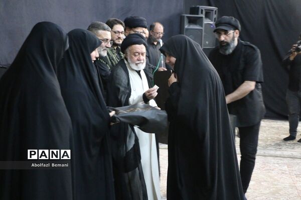 آیین رونمایی از کتیبه بانوان عاشورایی در هیات هنر و رسانه