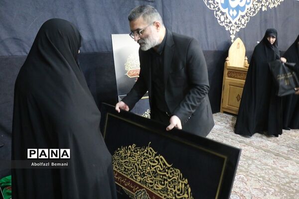 آیین رونمایی از کتیبه بانوان عاشورایی در هیات هنر و رسانه