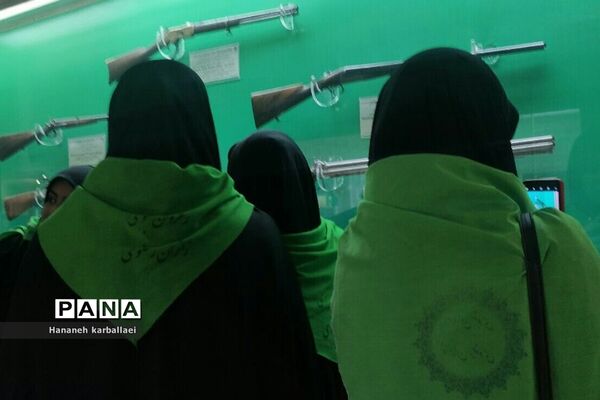 بازدید مسئولان انجمن دانش‌آموزی بهارستان 2 از موزه بزرگ رضوی