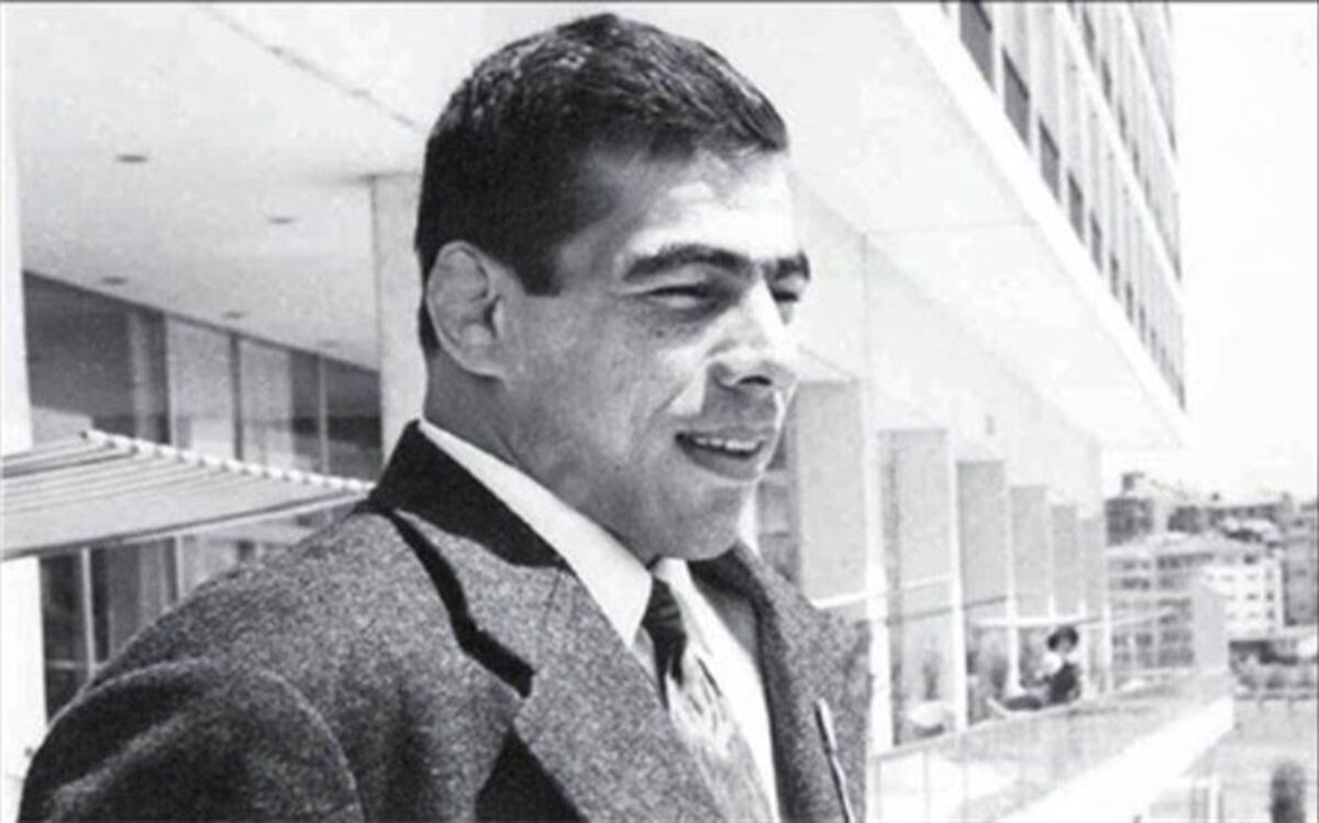 لباس جهان پهلوان تختی مرمت می‌شود