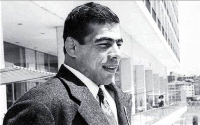 لباس جهان پهلوان تختی مرمت می‌شود