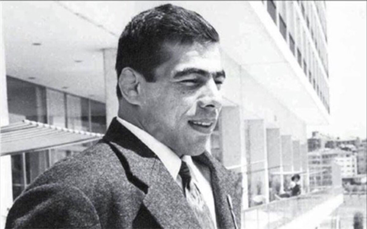 لباس جهان پهلوان تختی مرمت می‌شود