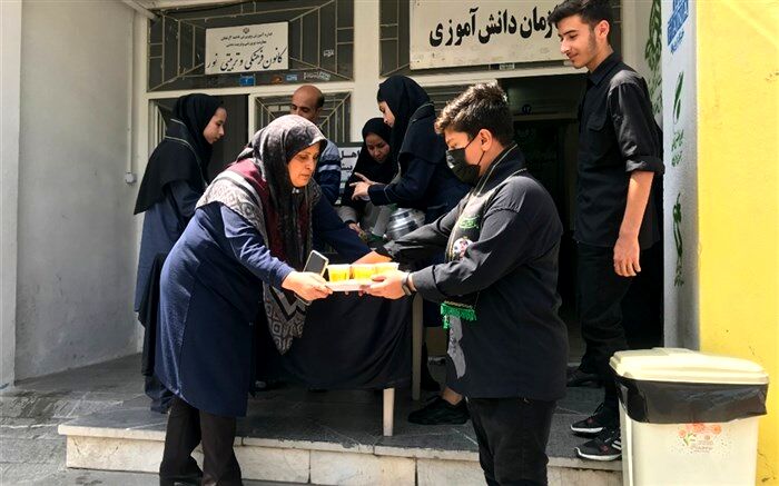 نذری هیات دانش‌آموزی محبان اهل بیت(ع) سازمان دانش‌آموزی استان زنجان/فیلم