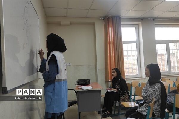 برگزاری کارگاه امداد و نجات در دبیرستان فرهنگ شهرستان قرچک