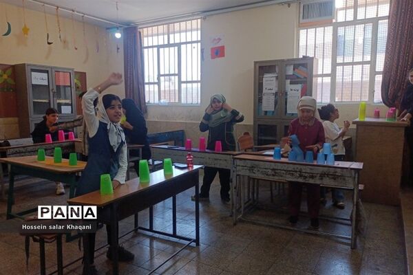 برگزاری کلاس‌های آموزشی ‌بازی‌های فکری رویش در دبستان شهیدان بهاری ‌شیراز