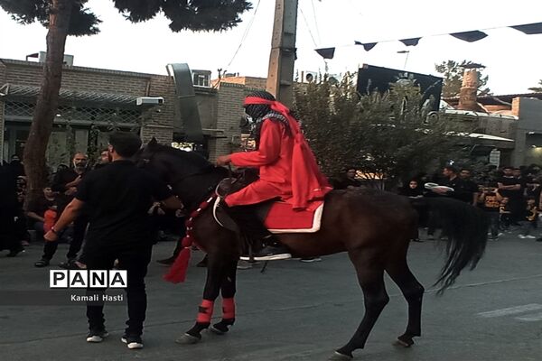 گرامیداشت آیین سوم امام حسین(ع) با بازسازی دسته بنی اسد