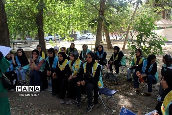 کارگاه جهت‌یابی در اردوی استانی یاورمربیان دختر شهرستان‌های استان تهران