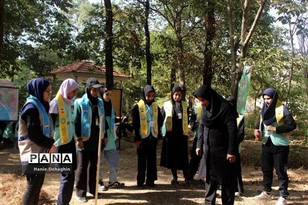 کارگاه جهت‌یابی در اردوی استانی یاورمربیان دختر شهرستان‌های استان تهران