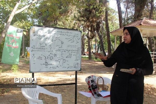کارگاه جهت‌یابی در اردوی استانی یاورمربیان دختر شهرستان‌های استان تهران