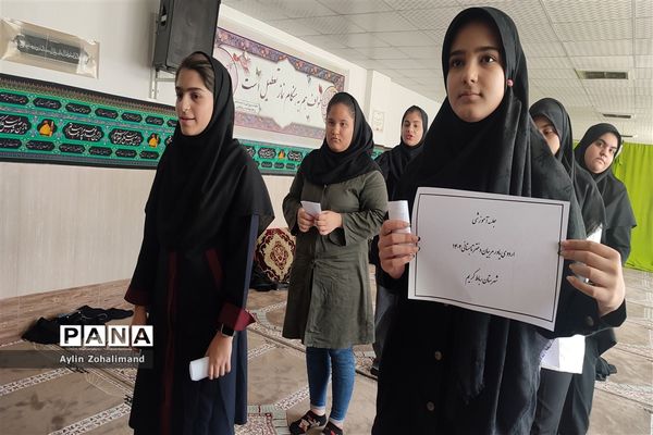 جلسه آماده‌سازی دختران عضو سازمان دانش‌آموزی  رباط کریم برای اعزام به اردوی یاور‌مربیان شهرستان‌های تهران