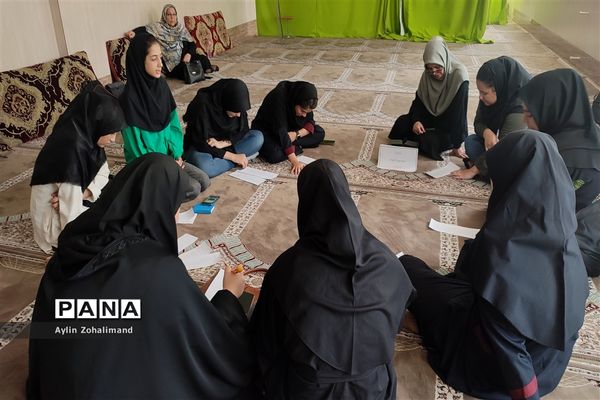 جلسه آماده‌سازی دختران عضو سازمان دانش‌آموزی  رباط کریم برای اعزام به اردوی یاور‌مربیان شهرستان‌های تهران