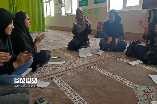جلسه آماده‌سازی دختران عضو سازمان دانش‌آموزی  رباط کریم برای اعزام به اردوی یاور‌مربیان شهرستان‌های تهران