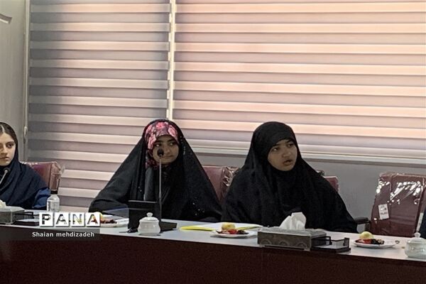 نشست شورای دانش‌آموزی منطقه ۴ ‌و تبیین ‌دستورالعمل طرح دانا