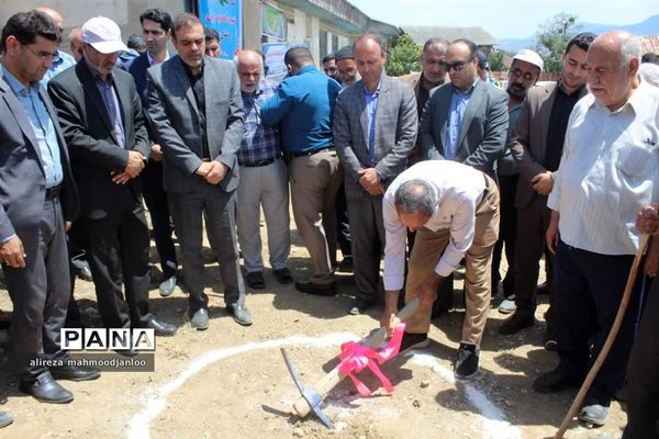 کلنگ زنی مدرسه ابتدایی در روستای وزوار گلوگاه