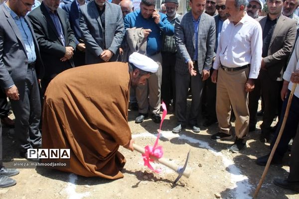 کلنگ زنی مدرسه ابتدایی در روستای وزوار گلوگاه