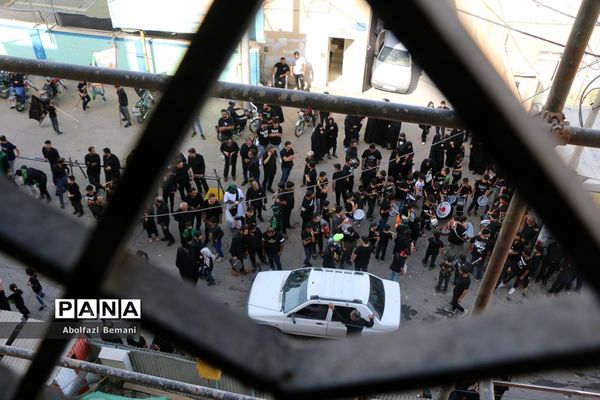 ایستگاه‌های صلواتی و حضور نوجوانان در دسته های عزاداری محرم