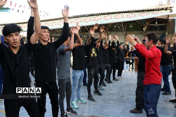 ایستگاه‌های صلواتی و حضور نوجوانان در دسته های عزاداری محرم