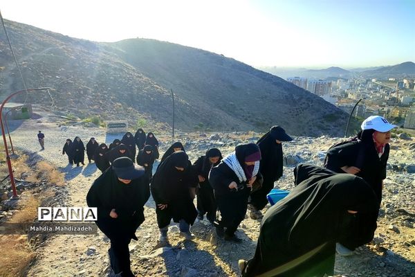 اجرای برنامه کوهپیمایی ویژه بسیجیان دختر مشهدی