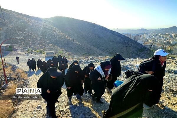 اجرای برنامه کوهپیمایی ویژه بسیجیان دختر مشهدی