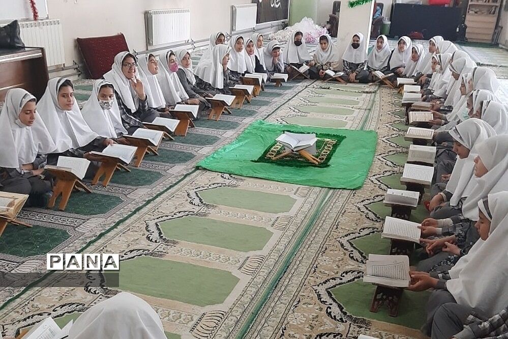 برگزاری محفل انس با قرآن کریم در ناحیه دو ری