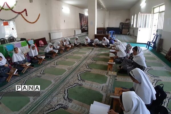 برگزاری محفل انس با قرآن کریم در ناحیه دو ری