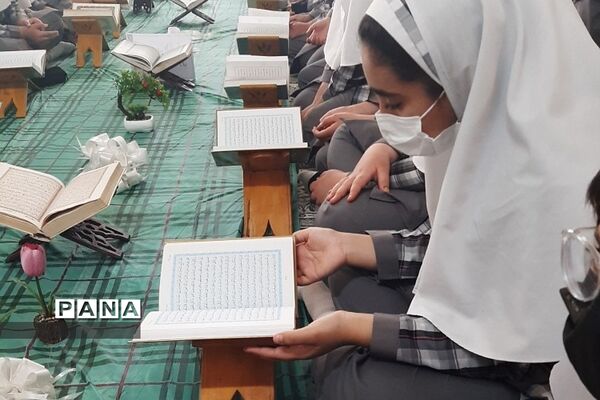 برگزاری محفل انس با قرآن کریم در ناحیه دو ری