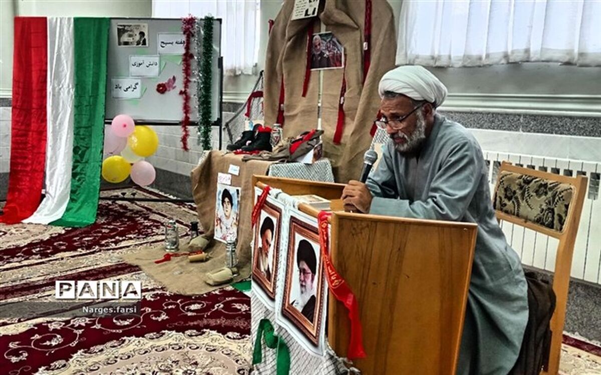 گرامیداشت هفته بسیج دانش‌آموزی در دبیرستان حضرت خدیجه (س) قم
