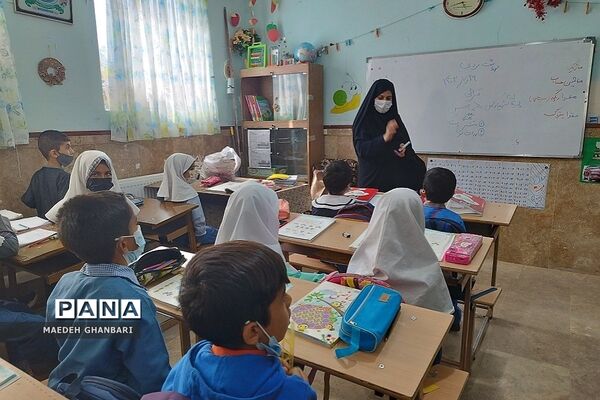 بازدید رئیس مرکز بهداشت شرق تهران از مدرسه شهید الهیار