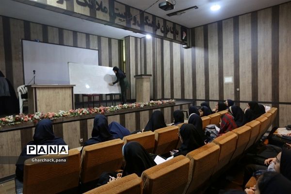 کارگاه توانمندسازی دانش‌آموزان جدیدالورود در شهرستان‌قرچک