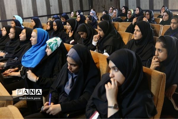 کارگاه توانمندسازی دانش‌آموزان جدیدالورود در شهرستان‌قرچک