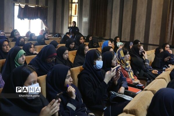 کارگاه توانمندسازی دانش‌آموزان جدیدالورود در شهرستان‌قرچک