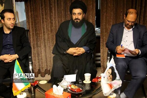 جلسه شورای فرهنگ عمومی در دفتر امام‌جمعه رودهن با حضور مسئولان منطقه