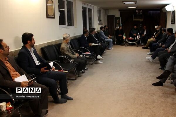 جلسه شورای فرهنگ عمومی در دفتر امام‌جمعه رودهن با حضور مسئولان منطقه