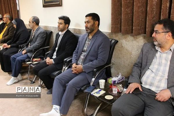 جلسه شورای فرهنگ عمومی در دفتر امام‌جمعه رودهن با حضور مسئولان منطقه