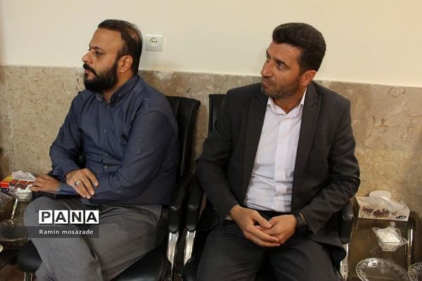 جلسه شورای فرهنگ عمومی در دفتر امام‌جمعه رودهن با حضور مسئولان منطقه