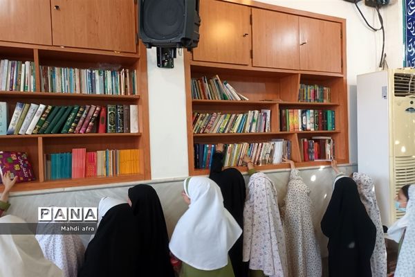 آشنایی دانش‌آموزان دبستان شاهد حریت بهبهان با آداب حضور در مسجد