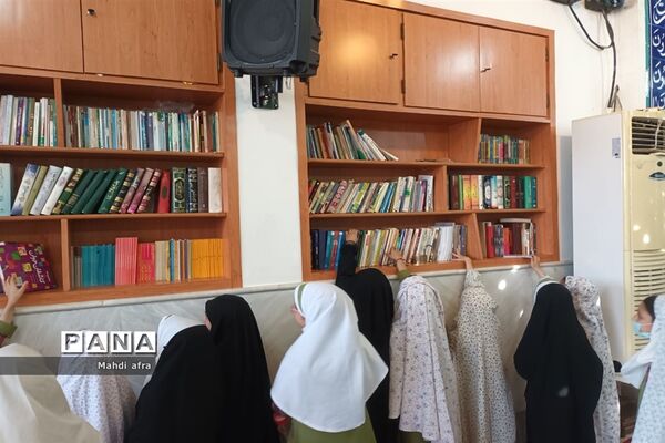 آشنایی دانش‌آموزان دبستان شاهد حریت بهبهان با آداب حضور در مسجد