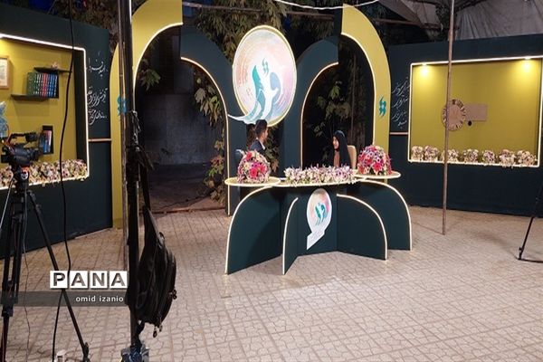 مراسم تجلیل از ۱۵ دانش‌آموز دختر منتخب جشنواره فرهنگی هنری امیدفرداخراسان شمالی