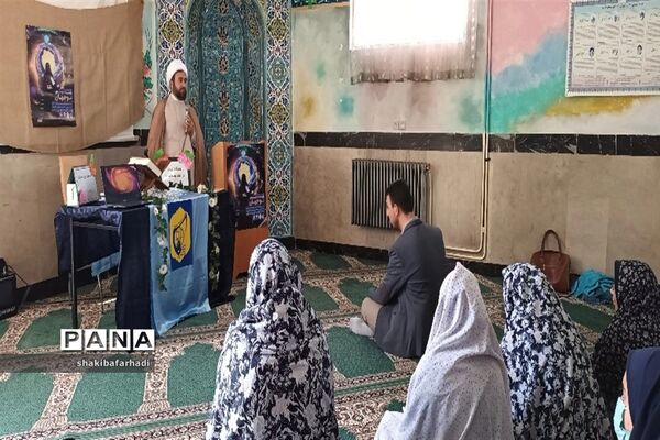 برگزاری نماز جماعت در هنرستان بلیغ و معرفت شهرستان فیروزکوه