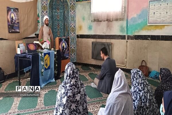 برگزاری نماز جماعت در هنرستان بلیغ و معرفت شهرستان فیروزکوه