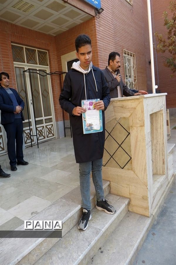 تجلیل از هنرجویان برتر هنرستان نمونه امام خمینی  شهرستان بجنورد